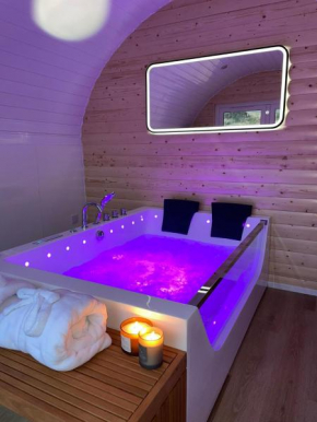 Apex Studio Pod & Jacuzzi Bath